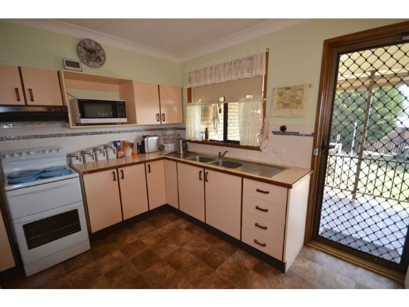 8 Azalea Ave, Wauchope NSW 2446