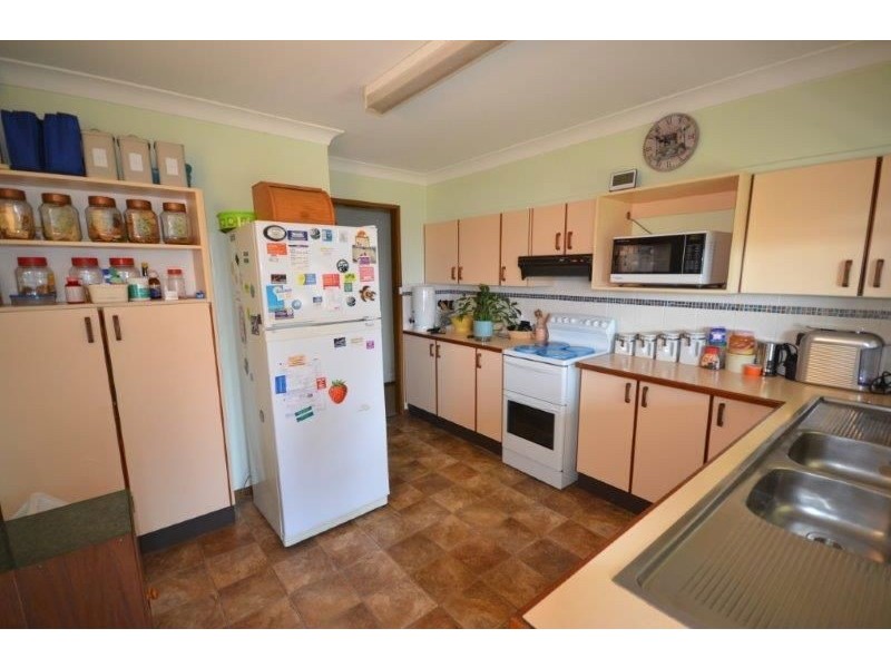 8 Azalea Ave, Wauchope NSW 2446