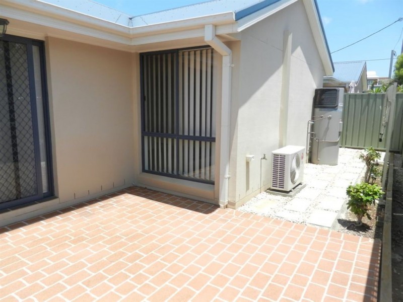 2/8 Sherwood Road, Port Macquarie NSW 2444