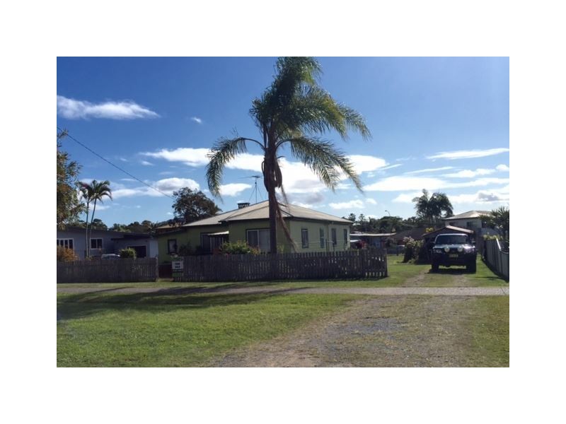 7 Main Street, Crescent Head NSW 2440