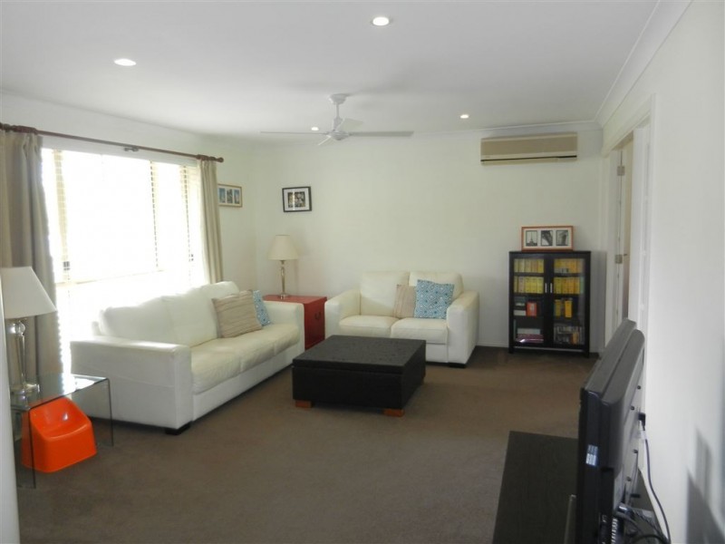 20 Abel Tasman Drive, Lake Cathie NSW 2445