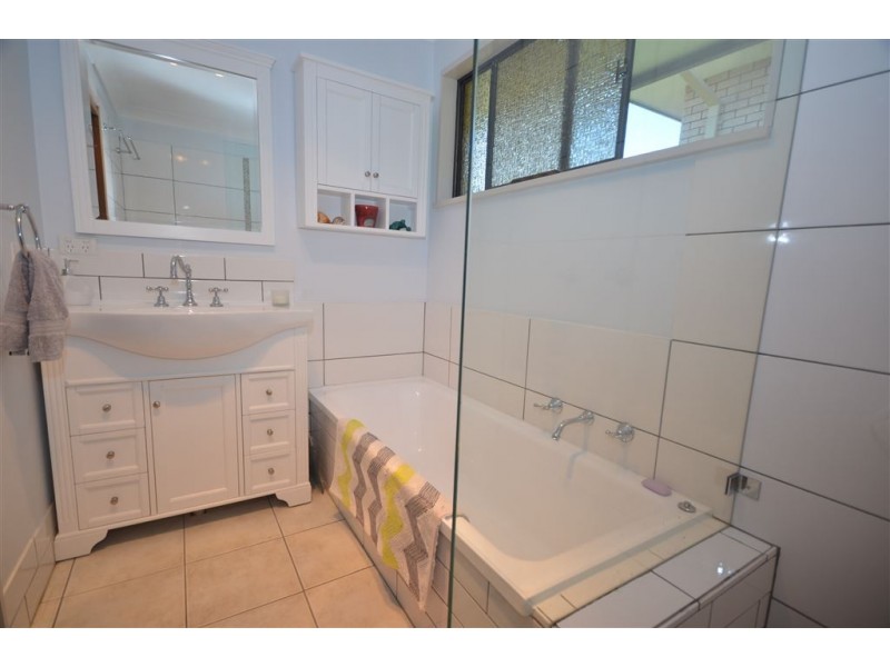 8 Azalea Ave, Wauchope NSW 2446