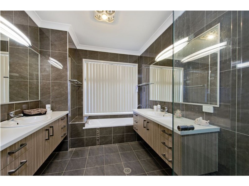 8 Lyrebird Place, Port Macquarie NSW 2444