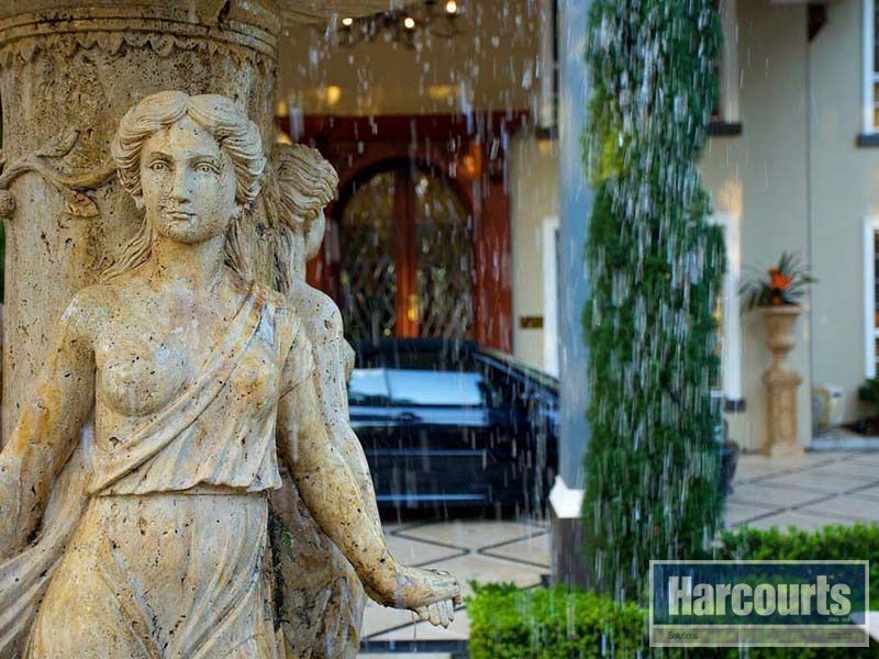 12 Clear Mountain Road, Cashmere QLD 4500