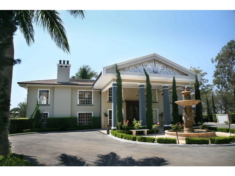 12 Clear Mountain Road, Cashmere QLD 4500