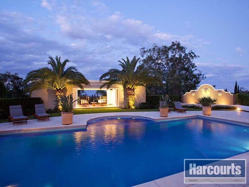 12 Clear Mountain Road, Cashmere QLD 4500