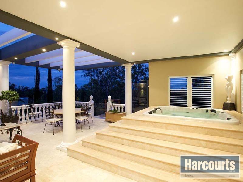 12 Clear Mountain Road, Cashmere QLD 4500