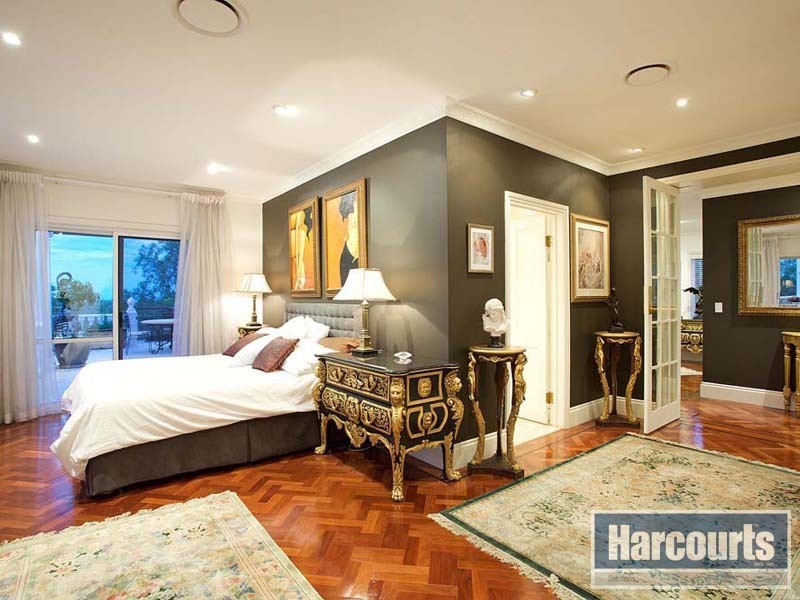 12 Clear Mountain Road, Cashmere QLD 4500