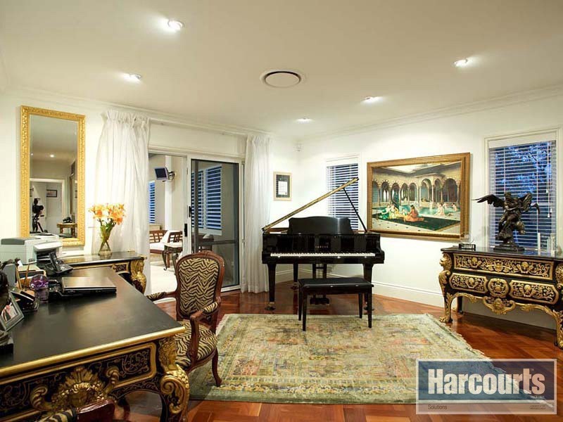 12 Clear Mountain Road, Cashmere QLD 4500