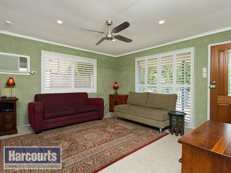 15 Wandearah Crescent, Ferny Hills QLD 4055