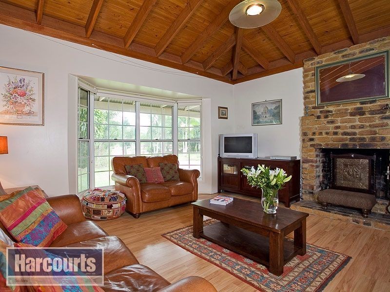 1 Narrien court, Samford Village QLD 4520