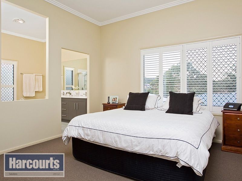 11 Pickering Place, Upper Kedron QLD 4055