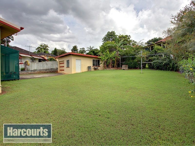 60 Wilgarning Street, Stafford Heights QLD 4053