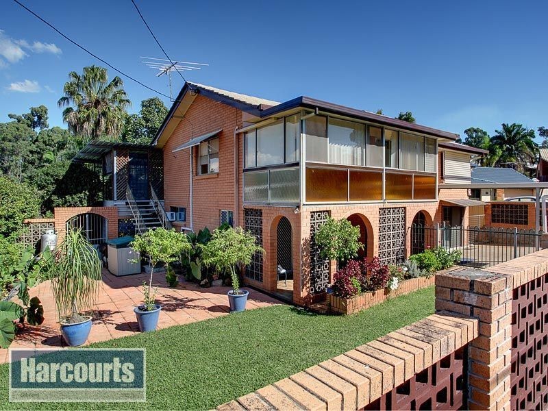 13 Owarra Avenue East, Ferny Hills QLD 4055