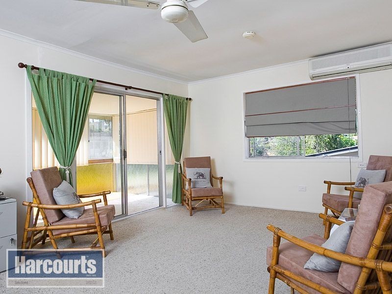 13 Owarra Avenue East, Ferny Hills QLD 4055