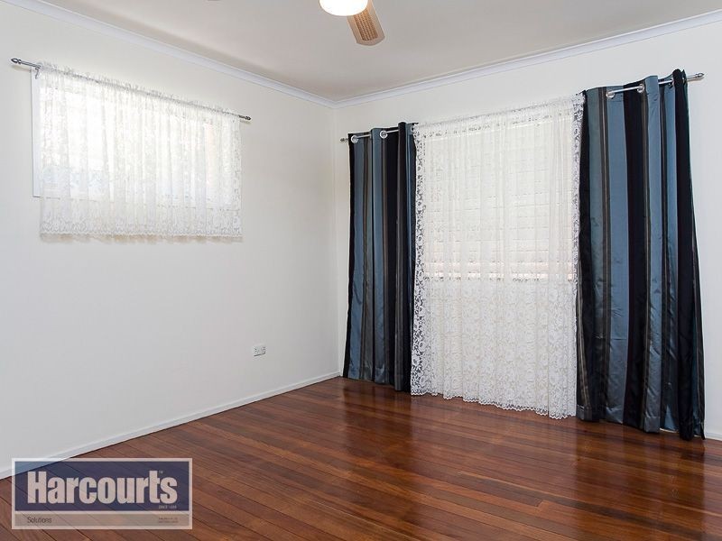 13 Owarra Avenue East, Ferny Hills QLD 4055