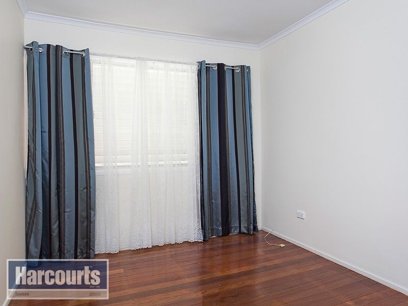 13 Owarra Avenue East, Ferny Hills QLD 4055