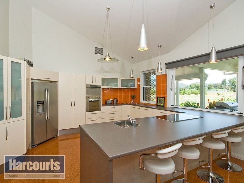 8 Sovereign Way, Samford QLD 4520