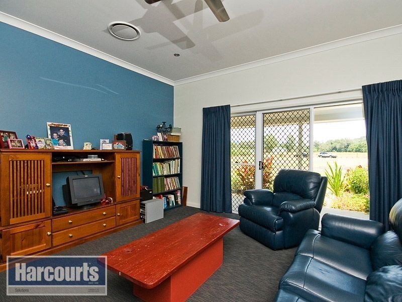 8 Sovereign Way, Samford QLD 4520