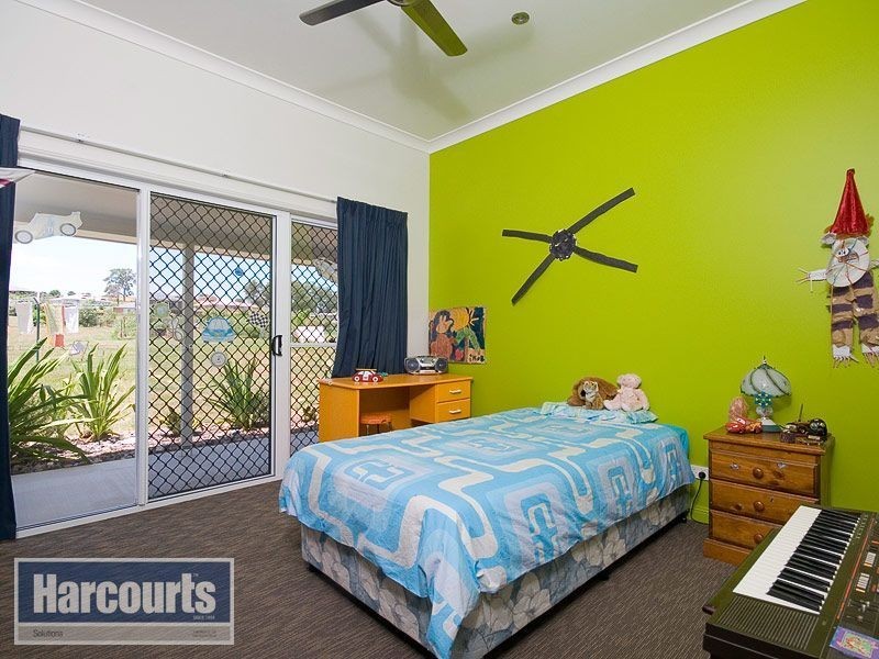 8 Sovereign Way, Samford QLD 4520