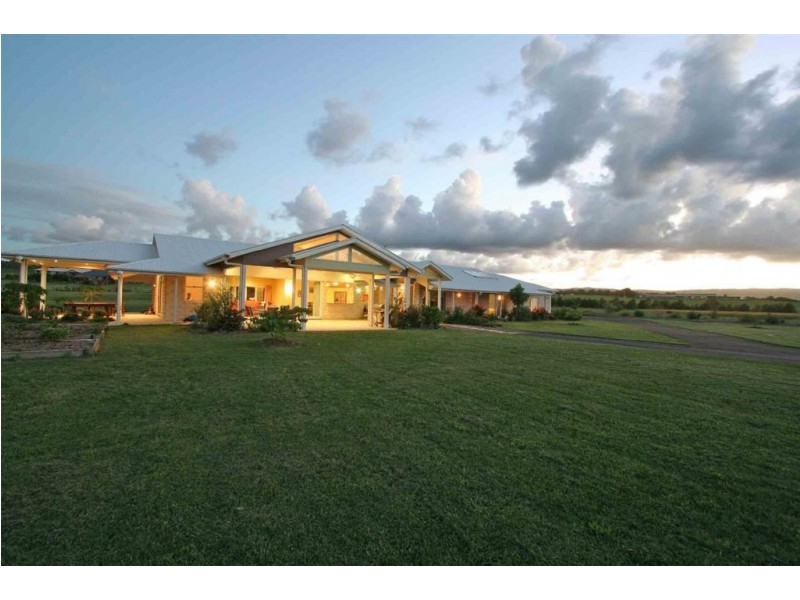 8 Sovereign Way, Samford Valley QLD 4520