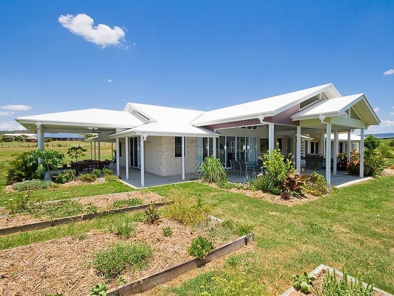 8 Sovereign Way, Samford Valley QLD 4520