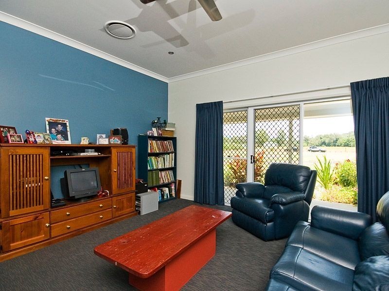 8 Sovereign Way, Samford Valley QLD 4520