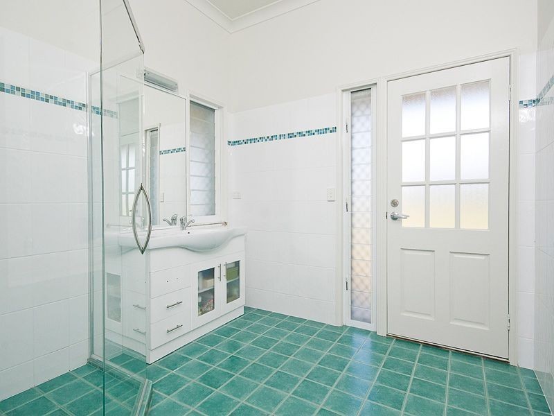 8 Sovereign Way, Samford Valley QLD 4520