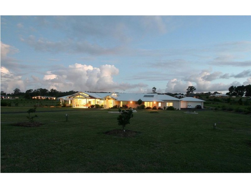 8 Sovereign Way, Samford Valley QLD 4520