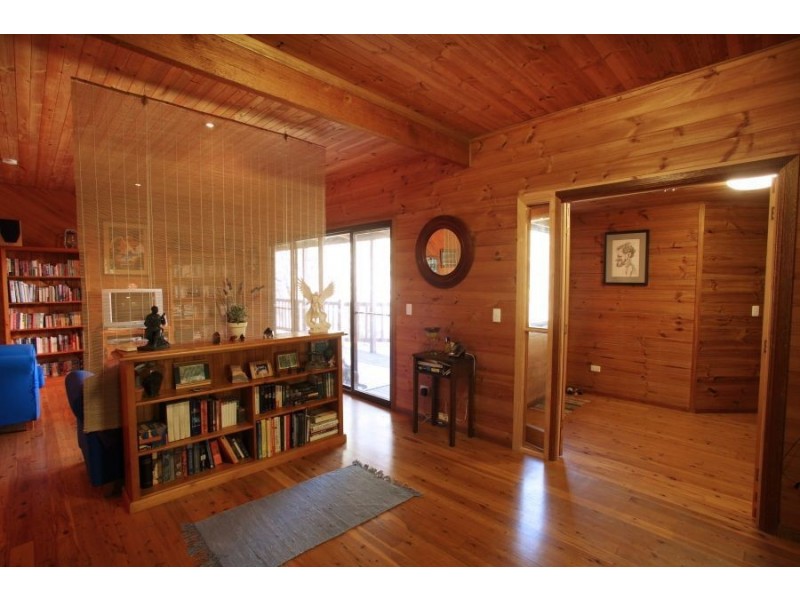 8 Parragilga Close, Wights Mountain QLD 4520