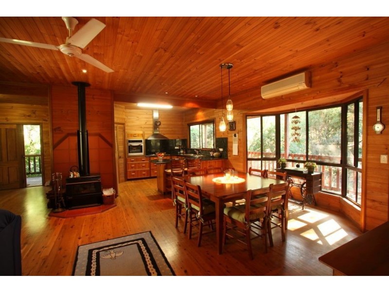 8 Parragilga Close, Wights Mountain QLD 4520