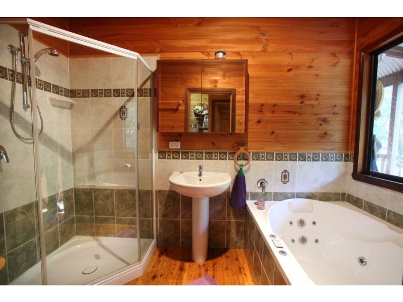 8 Parragilga Close, Wights Mountain QLD 4520