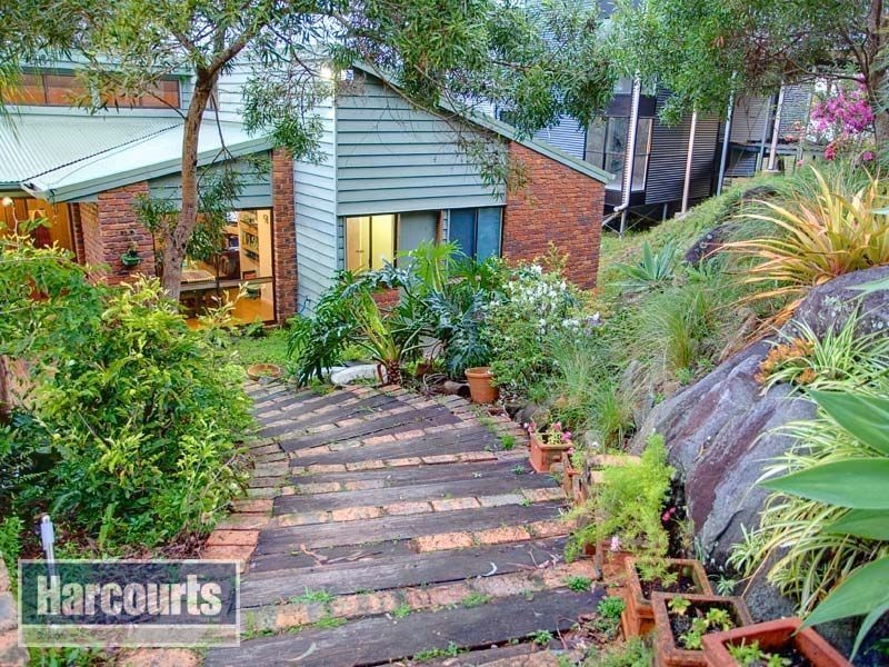 8 McSweeney Crescent, Mount Nebo QLD 4520