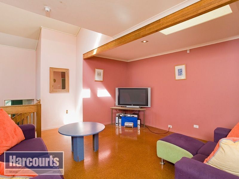 8 McSweeney Crescent, Mount Nebo QLD 4520