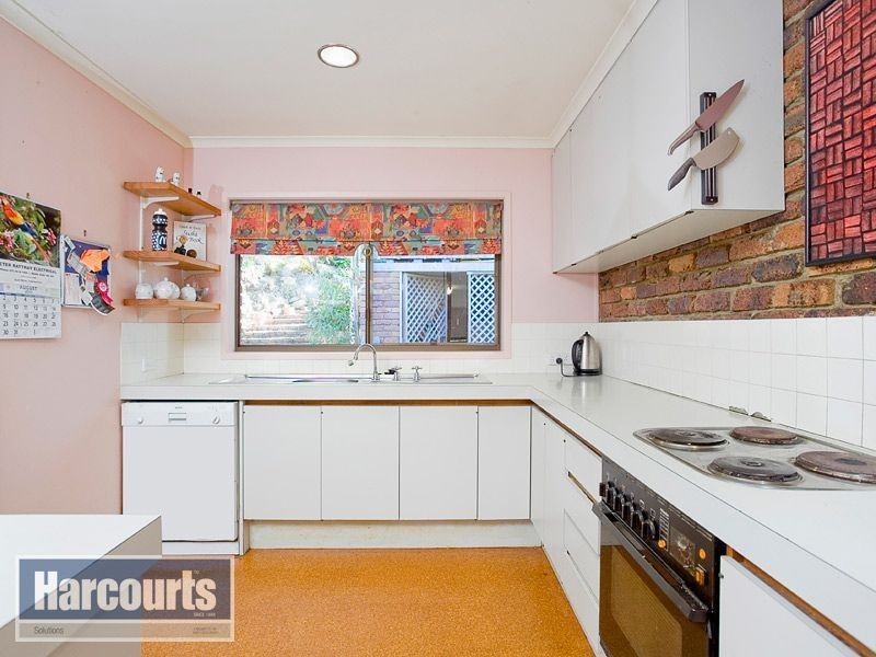 8 McSweeney Crescent, Mount Nebo QLD 4520