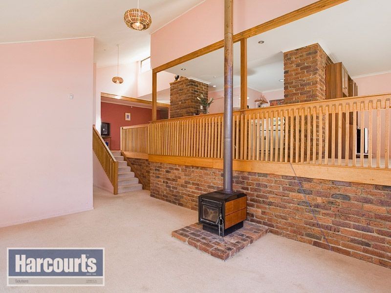 8 McSweeney Crescent, Mount Nebo QLD 4520