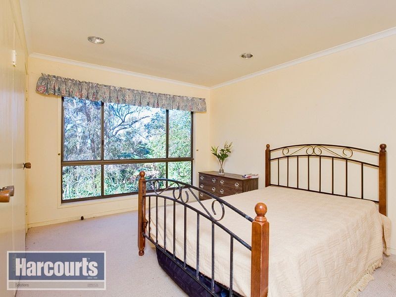 8 McSweeney Crescent, Mount Nebo QLD 4520