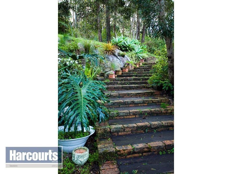 8 McSweeney Crescent, Mount Nebo QLD 4520