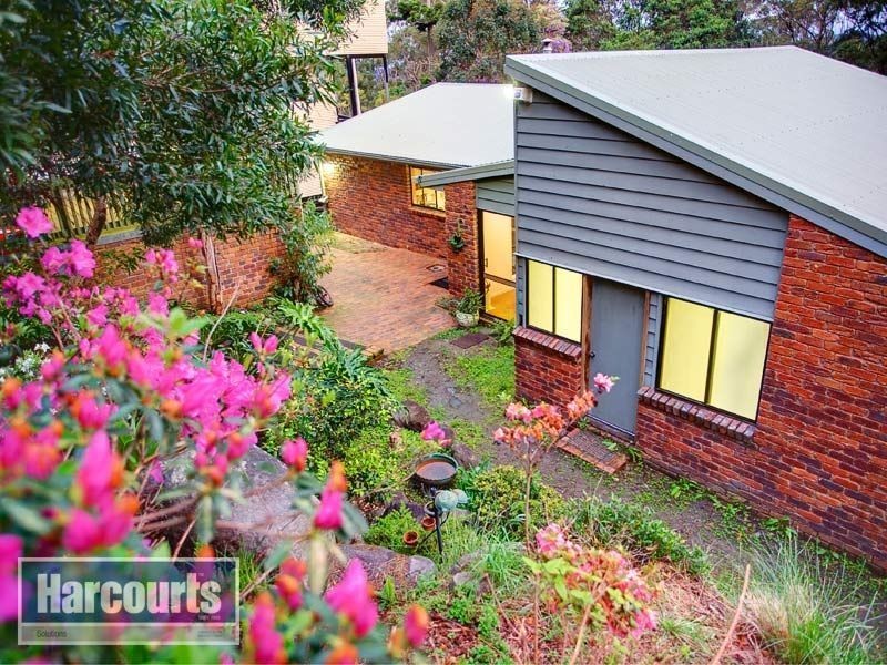 8 McSweeney Crescent, Mount Nebo QLD 4520