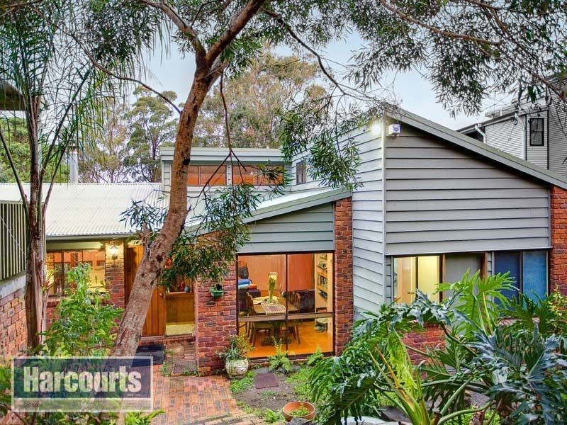 8 McSweeney Crescent, Mount Nebo QLD 4520