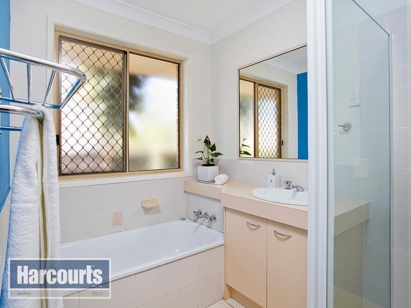 24 leonarda Drive, Ferny Hills QLD 4055