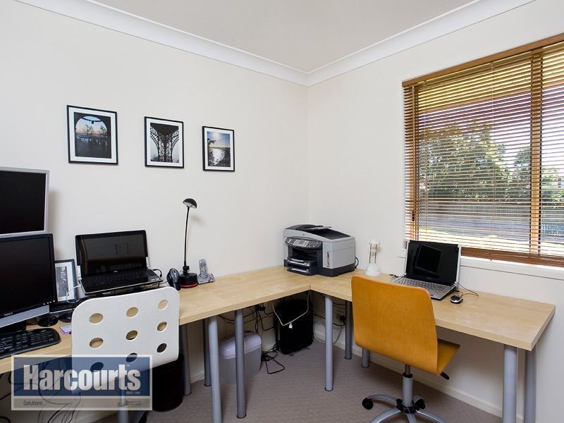 24 leonarda Drive, Ferny Hills QLD 4055