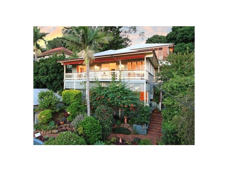 27 Lansdowne Street, Newmarket QLD 4051