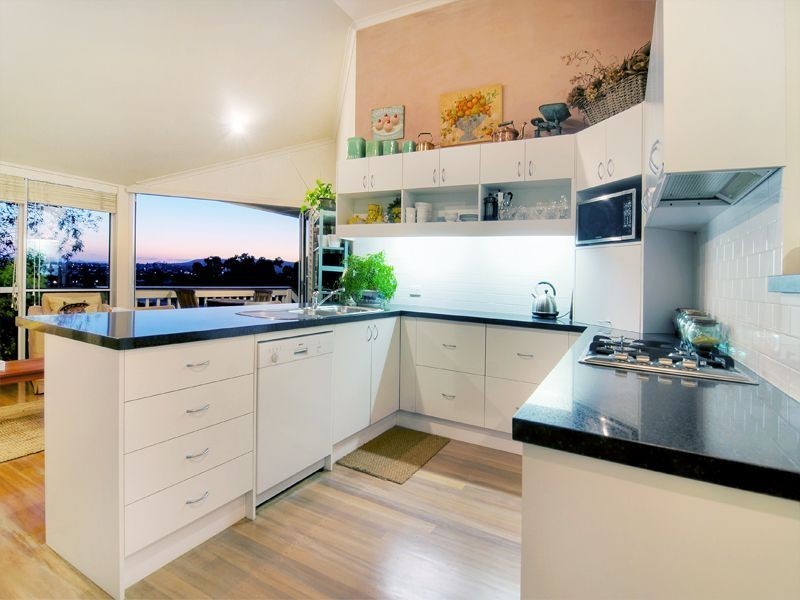 27 Lansdowne Street, Newmarket QLD 4051