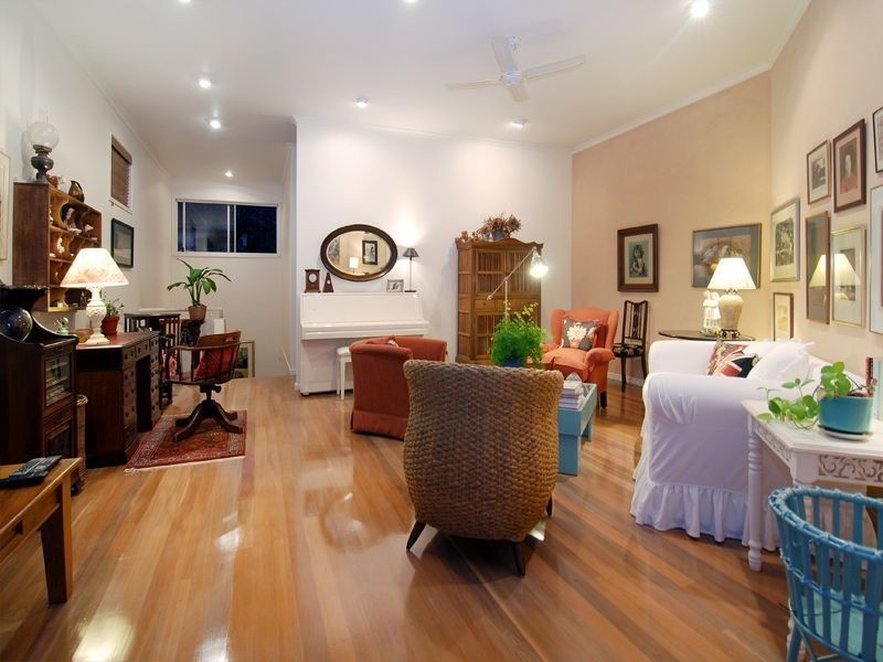 27 Lansdowne Street, Newmarket QLD 4051