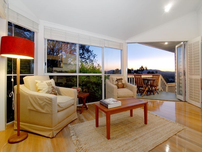 27 Lansdowne Street, Newmarket QLD 4051