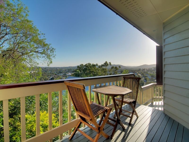 27 Lansdowne Street, Newmarket QLD 4051