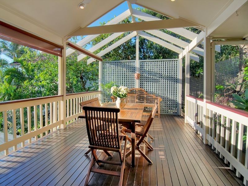 27 Lansdowne Street, Newmarket QLD 4051