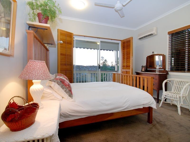 27 Lansdowne Street, Newmarket QLD 4051