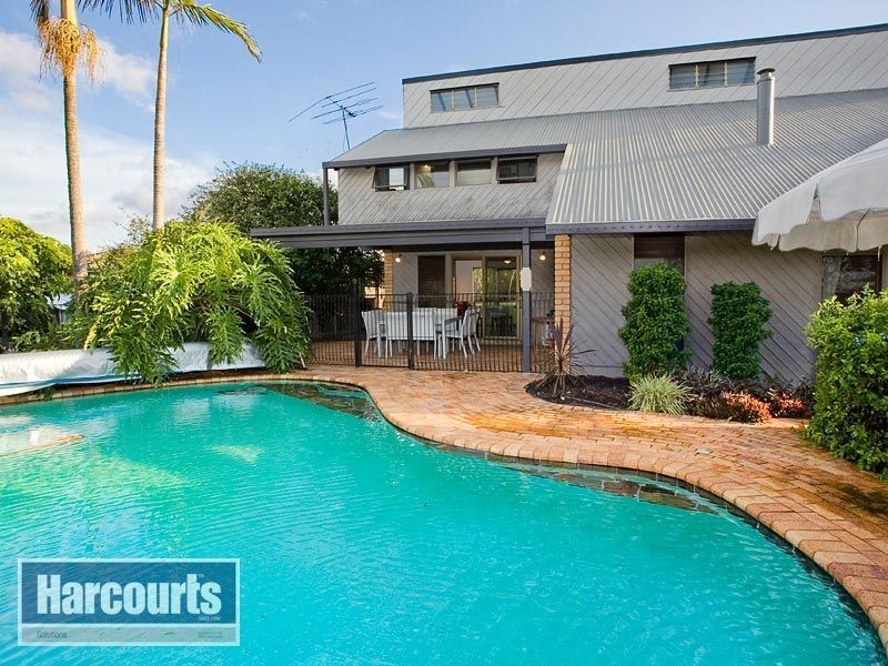 11 Samantha Court, Ferny Hills QLD 4055